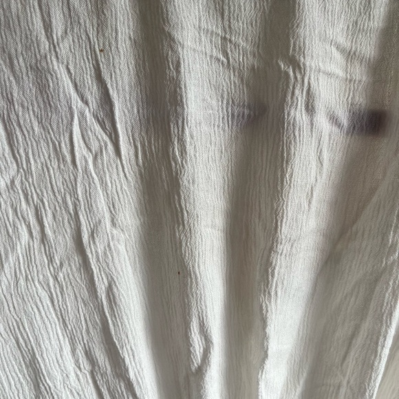 White blouse - Picture 7 of 9